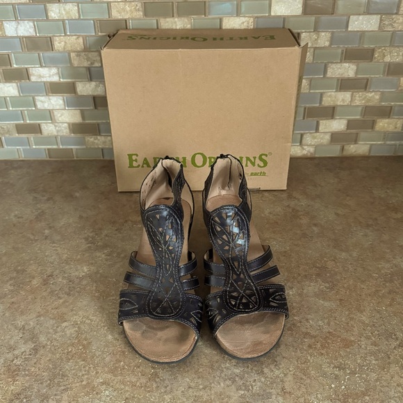 Earth Origins back zip comfort sandals in black leather - Picture 1 of 4